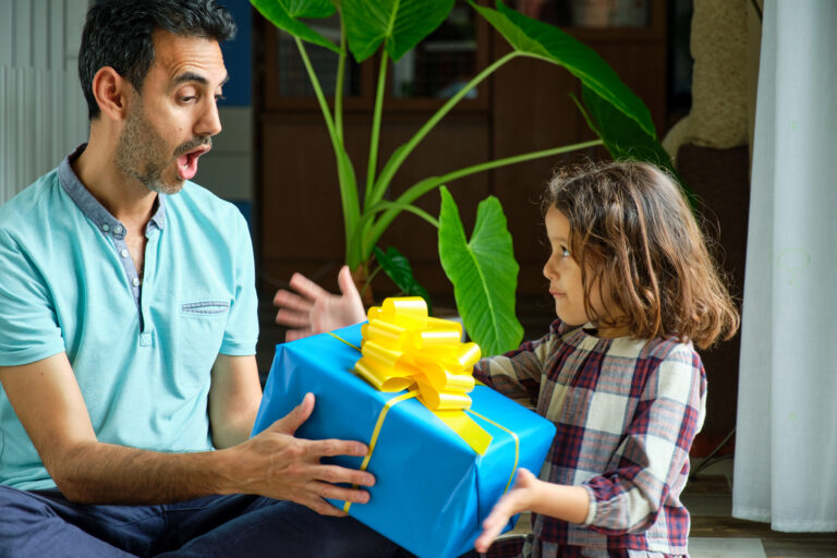 little girl giving a gift to her father for father 2023 11 27 05 07 28 utc - Universidade Marketplaces